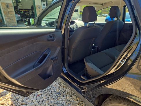 Used 2014 Ford Focus S FWD image 17