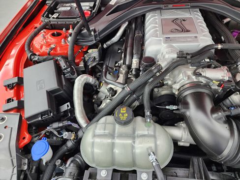 Used 2022 Ford Mustang Shelby GT500 w/ Technology Package image 18