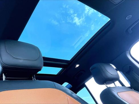 Used 2021 Land Rover Defender 110 X image 13