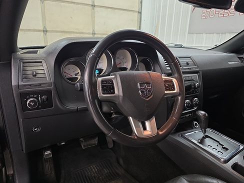 Used 2014 Dodge Challenger SXT Plus image 27