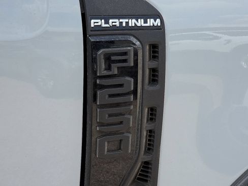 Used 2025 Ford F250 Platinum AWD/4WD image 9