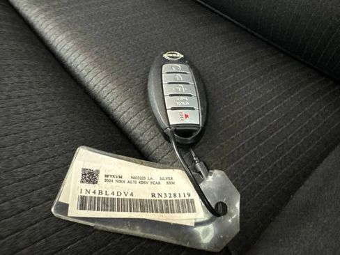Used 2024 Nissan Altima 2.5 SV FWD image 27