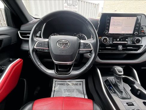 Used 2022 Toyota Highlander XSE image 5