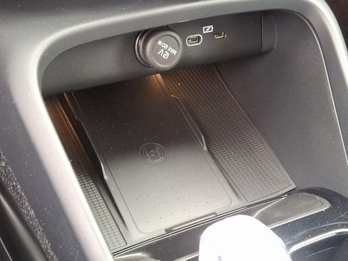 New 2025 Volvo XC40 B5 Plus w/ Protection Package Premier image 18