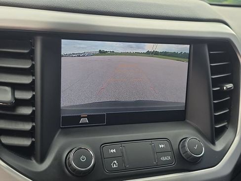 Used 2022 GMC Acadia SLT FWD image 24