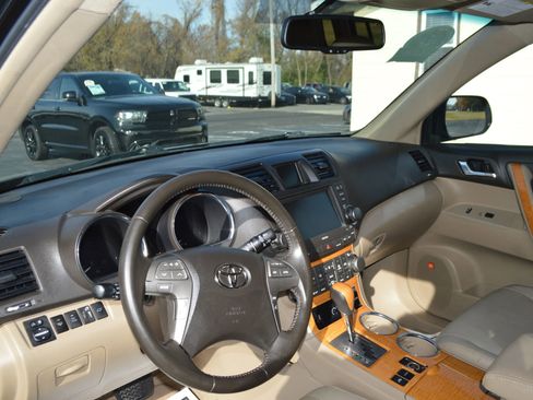 Used 2010 Toyota Highlander Limited image 14