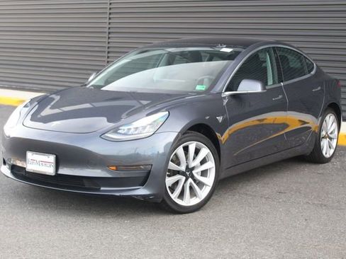 Used 2019 Tesla Model 3 Standard Range Plus image 1