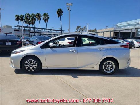 Used 2017 Toyota Prius Prime Premium FWD image 7