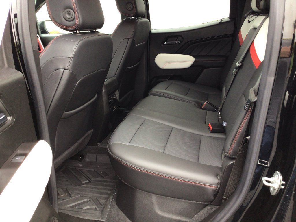 Used 2024 GMC Canyon AT4X AWD/4WD image 10