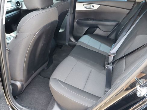 Used 2024 Kia Forte LXS w/ LXS Technology Package FWD image 5