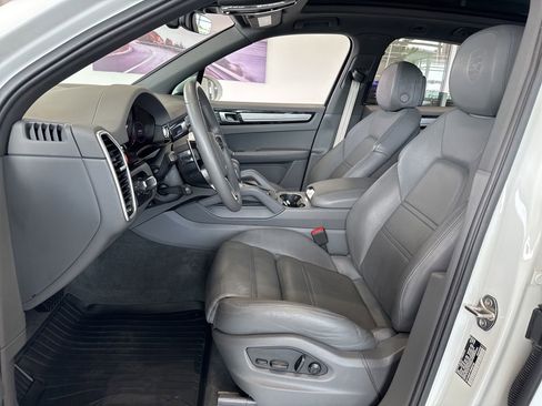 Used 2023 Porsche Cayenne Platinum Edition AWD/4WD image 14