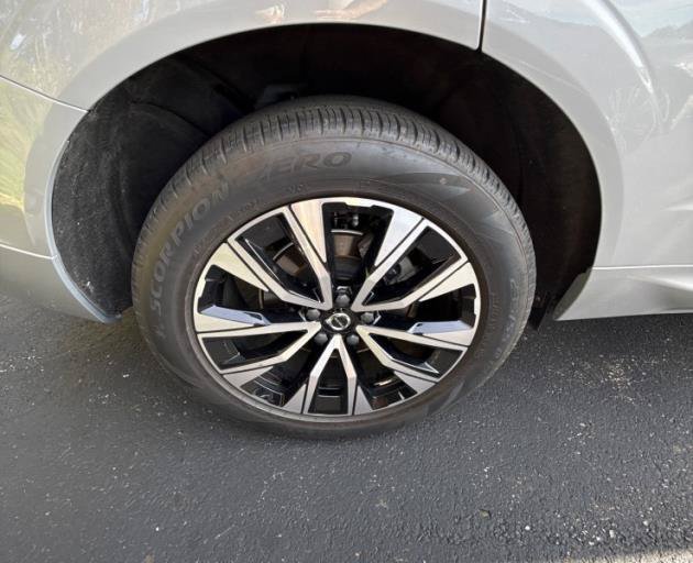 Used 2024 Volvo XC60 B5 Core w/ Climate Package AWD/4WD image 12