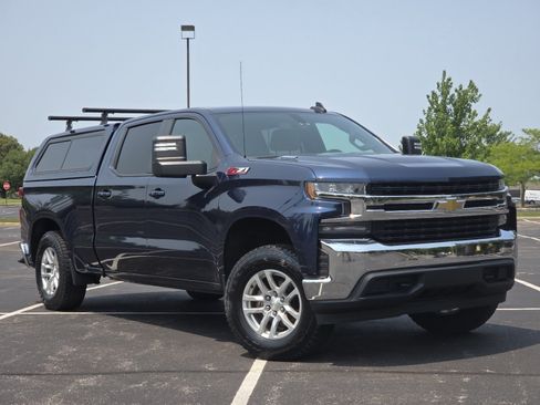 Used 2021 Chevrolet Silverado 1500 LT w/ Z71 Off-Road Package AWD/4WD image 2