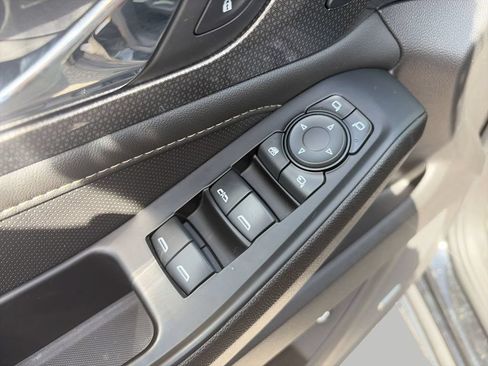 Used 2023 Chevrolet Traverse Premier FWD image 15