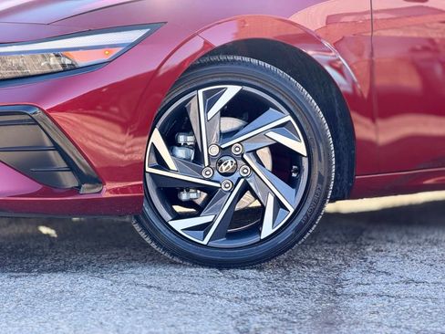 Used 2025 Hyundai Elantra SEL image 2