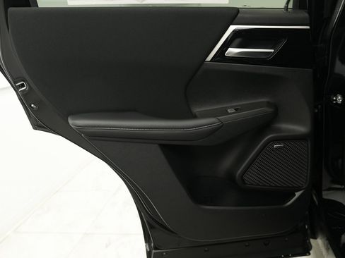 Used 2025 Mitsubishi Outlander ES image 14