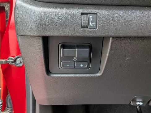 Used 2023 Chevrolet Colorado LT w/ LT Convenience Package RWD image 18