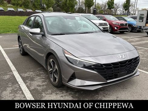 Used 2023 Hyundai Elantra SEL w/ Convenience Package FWD image 7