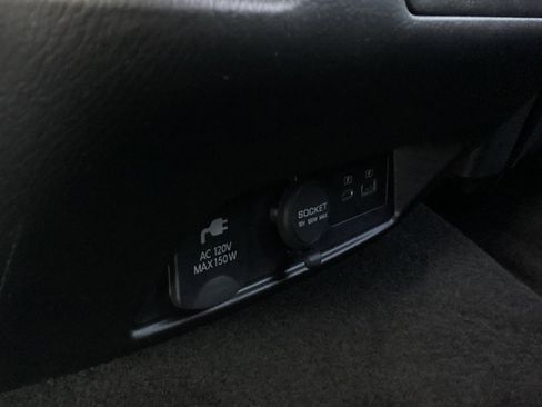 Used 2024 Nissan Armada Platinum w/ Captain's Chairs Package image 24