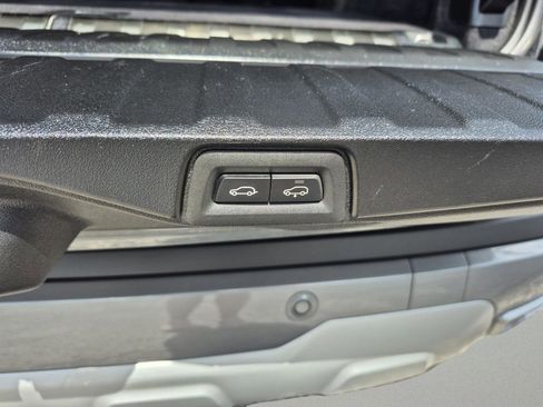 Used 2025 BMW X5 xDrive50e AWD/4WD image 12