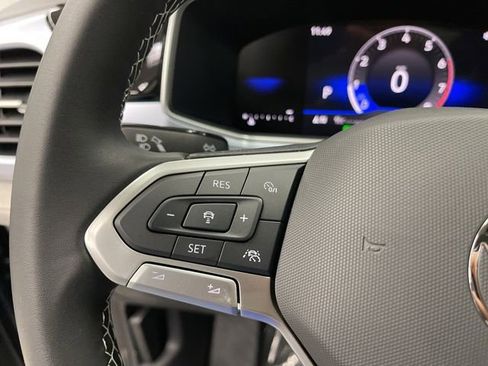 New 2026 Volkswagen Taos SE image 16