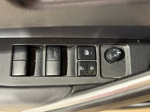 Certified 2022 Toyota Corolla Cross LE w/ Moonroof Package AWD/4WD image 16