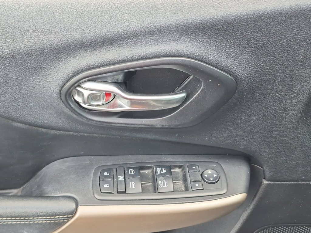 Used 2018 Jeep Cherokee Limited AWD/4WD image 10