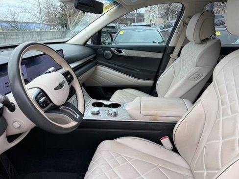 Used 2025 Genesis GV80 3.5T Prestige image 3