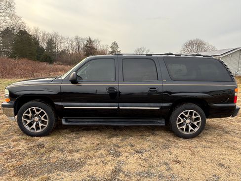 Used 2004 Chevrolet Suburban LT w/ Preferred Equipment Group image 8