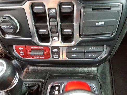 Used 2024 Jeep Wrangler Unlimited Rubicon 4xe image 21