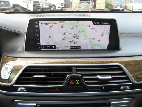 Used 2018 BMW 750i xDrive image 20