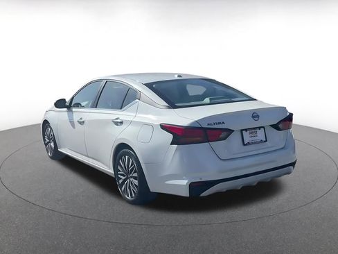 Used 2025 Nissan Altima 2.5 SV image 10