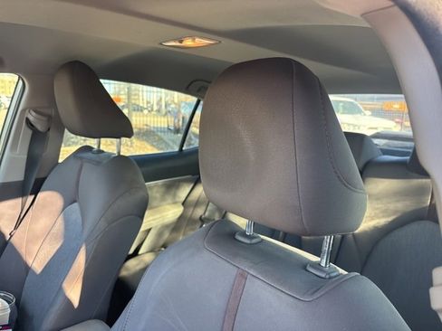 Used 2019 Toyota Camry LE image 9