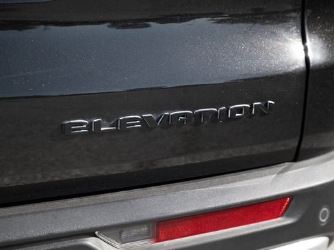 Used 2025 GMC Acadia Elevation image 13