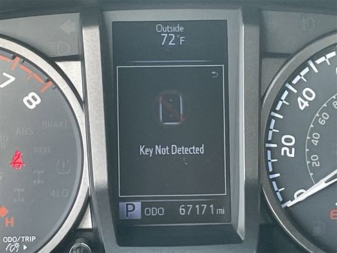 Used 2017 Toyota Tacoma TRD Off-Road image 29