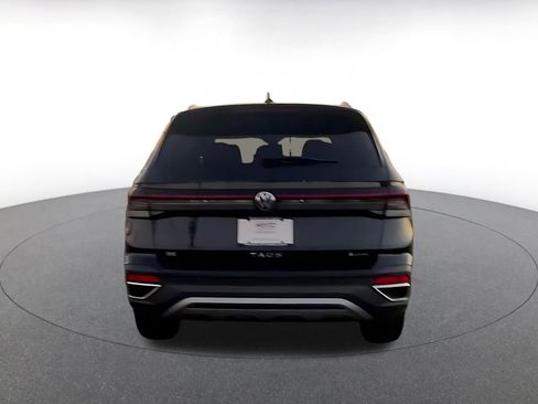 Used 2025 Volkswagen Taos SE image 11