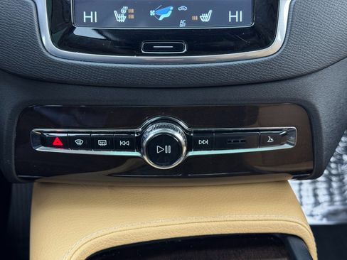 Used 2016 Volvo XC90 T6 Momentum w/ Momentum Plus Package image 26