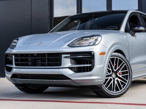 Certified 2025 Porsche Cayenne S AWD/4WD image 7