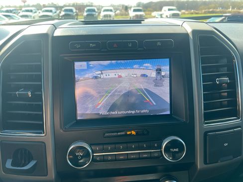 Used 2020 Ford Expedition XLT image 29