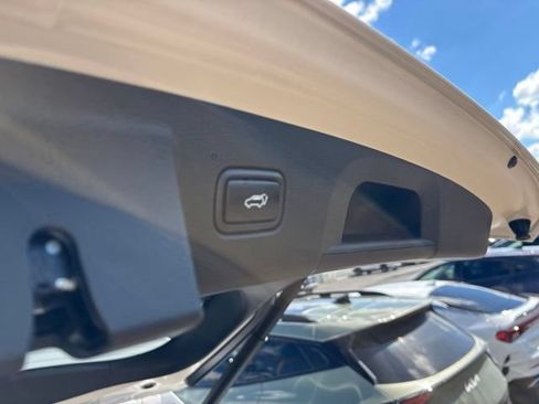 Used 2022 Kia Telluride EX w/ EX Premium Package FWD image 9
