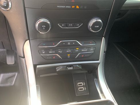 Used 2019 Ford Edge SEL w/ Equipment Group 201A AWD/4WD image 20