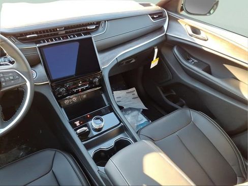 New 2025 Jeep Grand Cherokee Limited AWD/4WD image 12