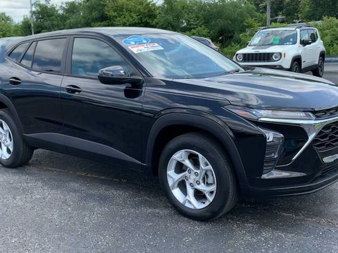 Certified 2024 Chevrolet Trax LS w/ LS Convenience Package FWD image 2