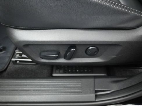 Used 2025 Nissan Rogue SL AWD/4WD image 25