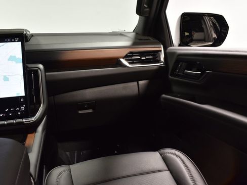 Used 2025 GMC Yukon Denali w/ Sun & Power Step Package image 14