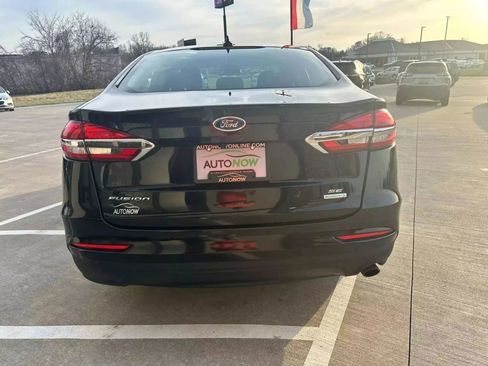 Used 2020 Ford Fusion SE image 4