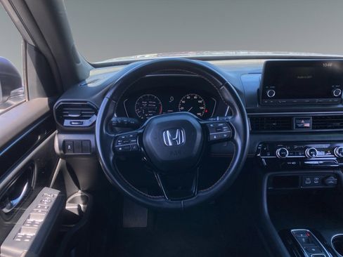 Used 2023 Honda Pilot Sport image 12