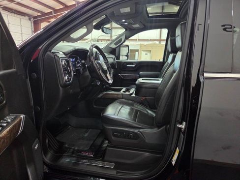 Used 2022 GMC Sierra 2500 Denali w/ Denali Black Diamond Edition image 6