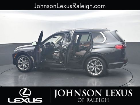 Used 2022 BMW X7 xDrive40i w/ Executive Package image 28