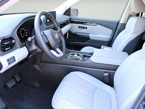 Used 2025 Honda Pilot EX-L image 8